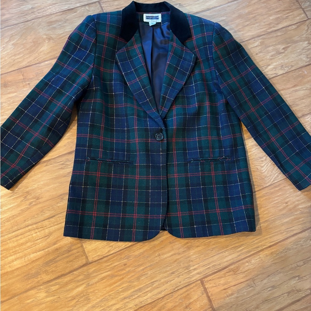 Elegant Holiday Blazer with Velvet Collar